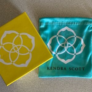 Kendra Scott necklace